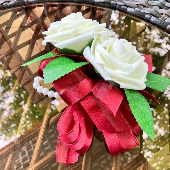 2 rose wrist corsage - Picture 2 of 4